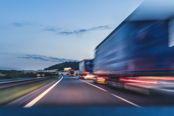 Road-view-night-traffic2-700x500